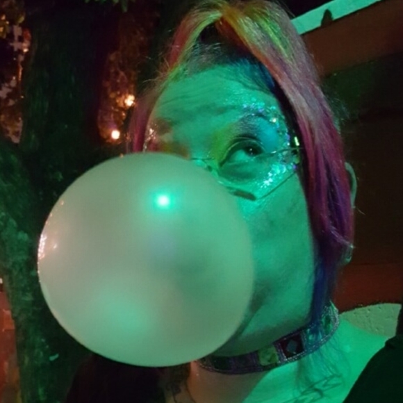 Meet your Posher, Gina - Picture 2 of 2